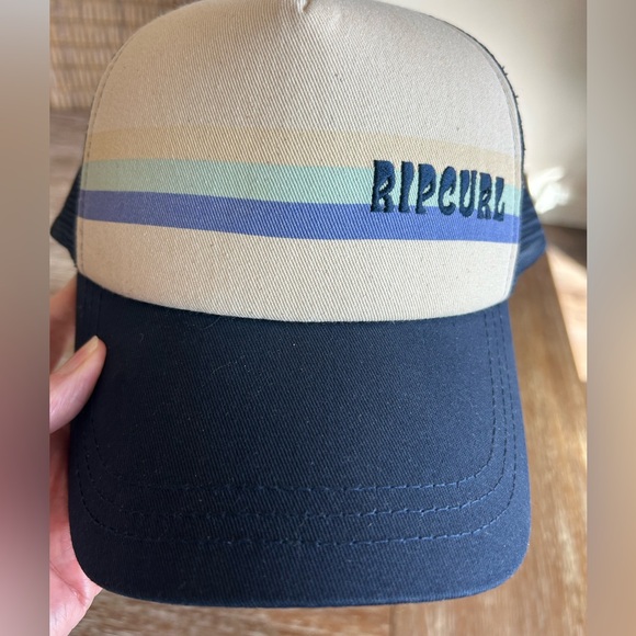 NWOT Rip Curl Women’s Trucker Hat! - Picture 7 of 8